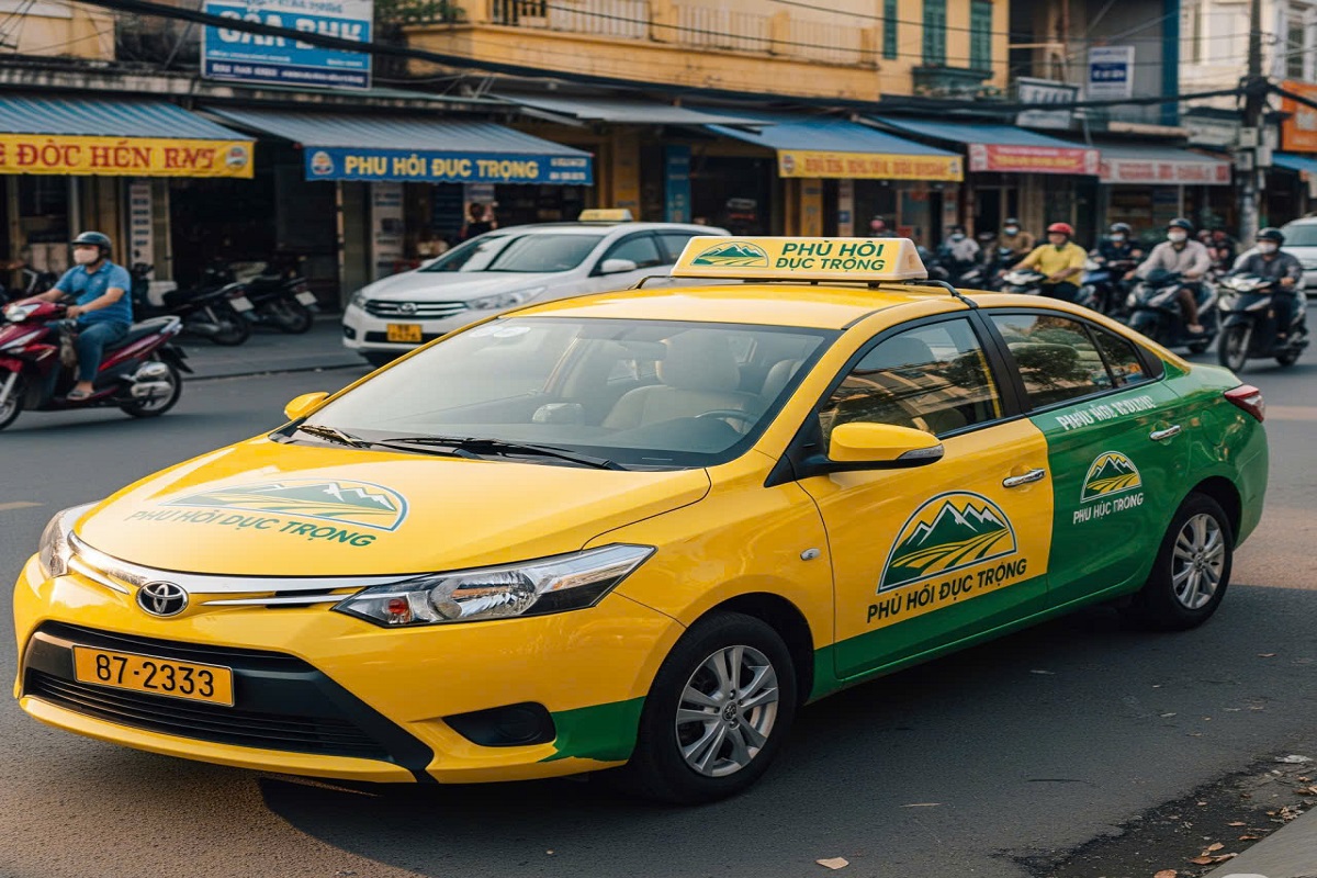 Tại sao nên chọn taxi Phú Hội Đức Trọng?  Đội ngũ chuyên nghiệp: Tài xế giàu kinh nghiệm, thân thiện và nhiệt tình.  Giá cả phải chăng: Mức giá cạnh tranh, minh bạch, không phát sinh phụ phí.  Xe đa dạng: Cung cấp nhiều loại xe từ 4 chỗ đến 7 chỗ, phù hợp với mọi nhu cầu.  Phục vụ 24/7: Sẵn sàng phục vụ bạn bất cứ lúc nào bạn cần.  Hãy để taxi Phú Hội Đức Trọng trở thành người bạn đồng hành tin cậy trên mọi nẻo đường của bạn. Liên hệ ngay hôm nay để trải nghiệm dịch vụ chất lượng cao!