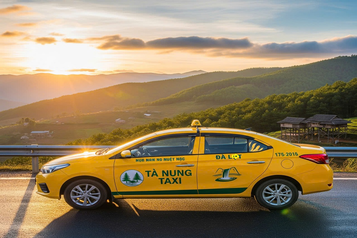 Taxi Tà Nung Đà Lạt: Dịch Vụ Di Chuyển Tin Cậy và Tiện Lợi Tà Nung là một xã ngoại ô của thành phố Đà Lạt, tỉnh Lâm Đồng, thu hút du khách bởi vẻ đẹp hoang sơ, không gian yên bình và những vườn hoa rực rỡ. Để khám phá trọn vẹn vẻ đẹp này, việc di chuyển thuận tiện là điều vô cùng quan trọng. Đó là lý do vì sao dịch vụ taxi Tà Nung trở thành lựa chọn hàng đầu của nhiều du khách.