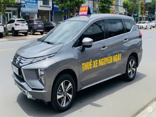 Dịch Vụ Thuê Xe Đà Lạt: Giải Pháp Di Chuyển Linh Hoạt Cho Mọi Nhu Cầu Bạn đang tìm kiếm một phương tiện di chuyển tiện lợi, chủ động và tiết kiệm chi phí khi du lịch, công tác hay sinh sống tại Đà Lạt? Dịch vụ thuê xe Đà Lạt là lựa chọn hoàn hảo, đáp ứng mọi nhu cầu từ di chuyển cá nhân đến tham quan du lịch hay công tác dài hạn.
