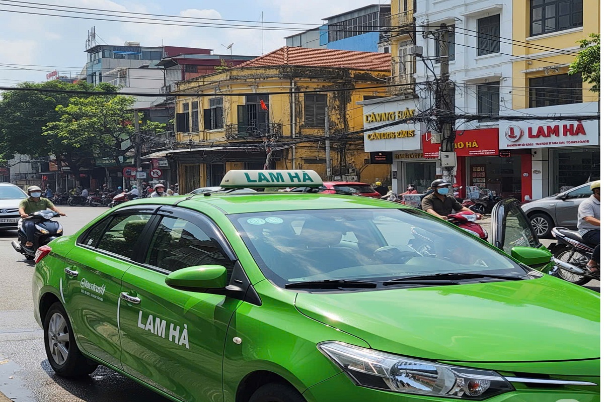 Sđt taxi Lâm Hà: (Số điện thoại của bạn)Hãy lưu lại số điện thoại trên để gọi xe bất cứ khi nào bạn cần. Đội ngũ tổng đài viên chuyên nghiệp sẽ hỗ trợ bạn đặt xe một cách nhanh chóng và chính xác nhất.